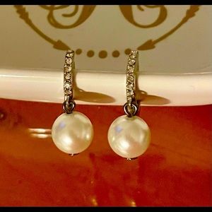 Pearl drop earrings